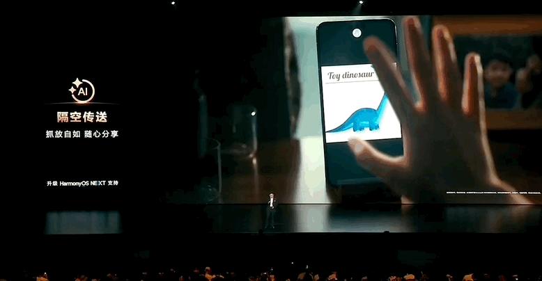 AI原生手机之战:三大阵营的对决