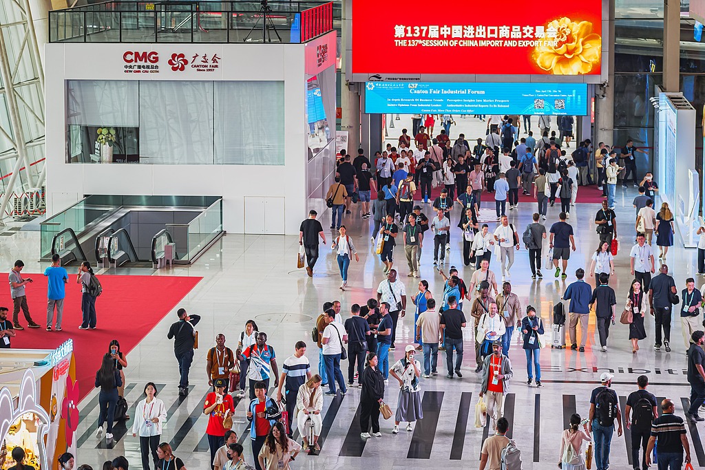 襁褓中的AI硬件,迎接最激烈的关税战