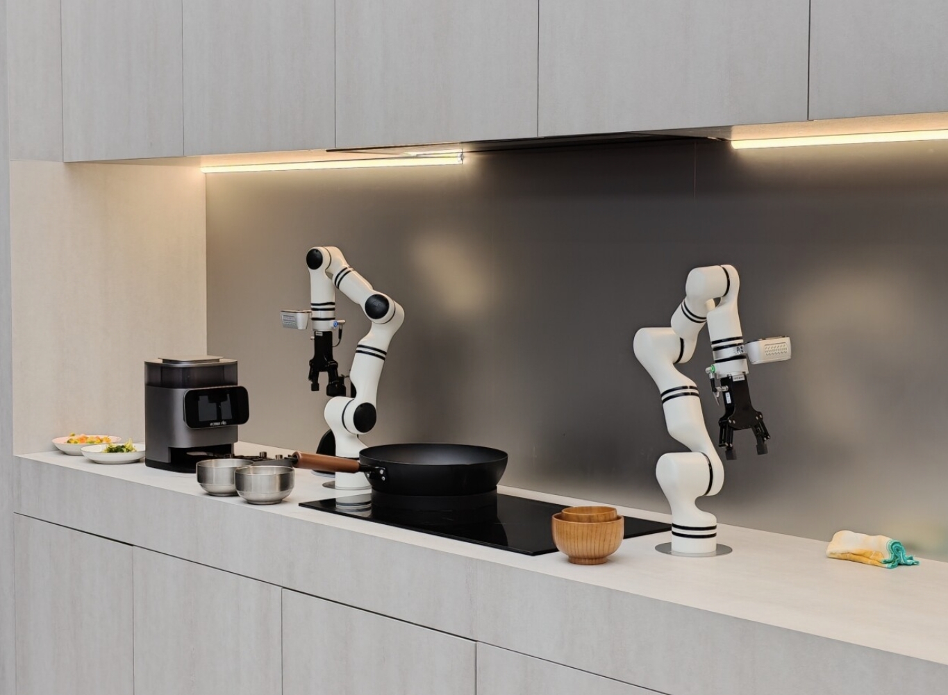 AWE 2025观察:AI改造后,家电业会掀起跨界潮吗?