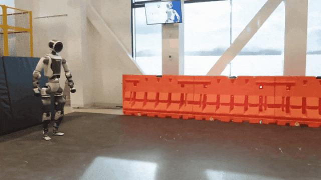 Atlas机器人越来越像人了,强化学习加持爬行、翻跟头、跳街舞,已安排进厂打工