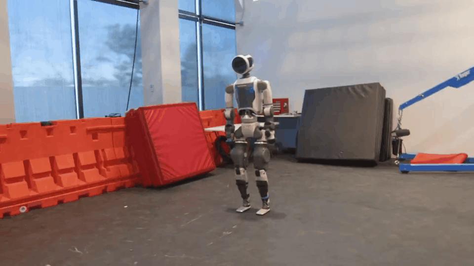 Atlas机器人越来越像人了,强化学习加持爬行、翻跟头、跳街舞,已安排进厂打工