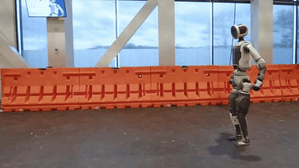 Atlas机器人越来越像人了,强化学习加持爬行、翻跟头、跳街舞,已安排进厂打工