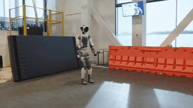 Atlas机器人越来越像人了,强化学习加持爬行、翻跟头、跳街舞,已安排进厂打工