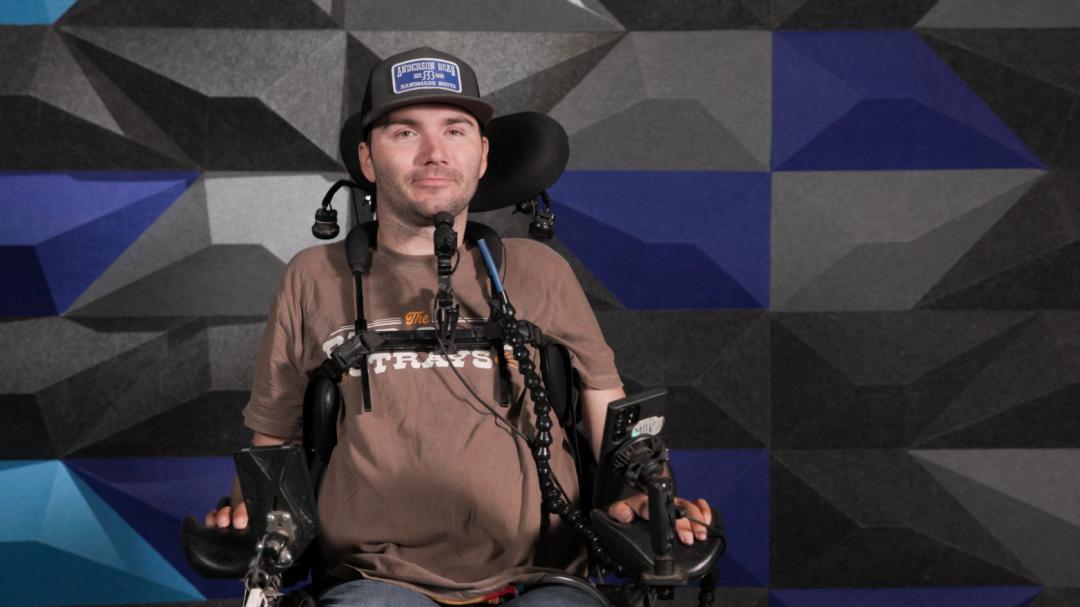 刚刚,马斯克切脑全场震撼!插脑只要1.5秒,26年治愈失明,28年全人类变AI