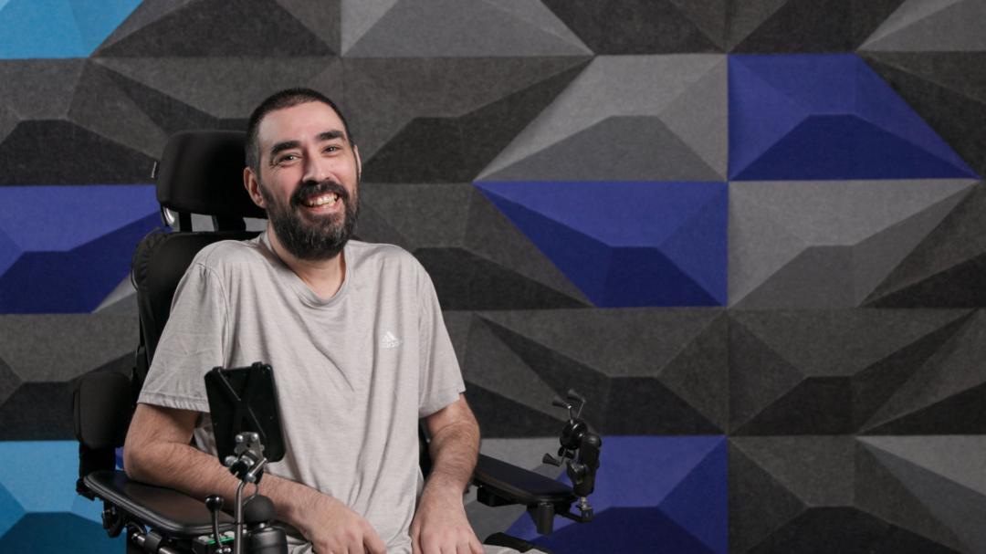 刚刚,马斯克切脑全场震撼!插脑只要1.5秒,26年治愈失明,28年全人类变AI