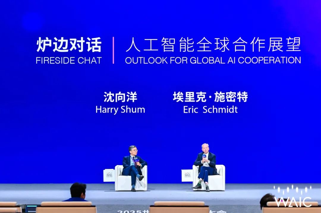 首日速递|”AI 教父” 杰弗里辛顿来华首谈:我们已经不可能消除AI了,但我们必须管好它!