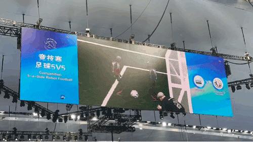 首届机器人运动会,是比谁摔得更有观众缘