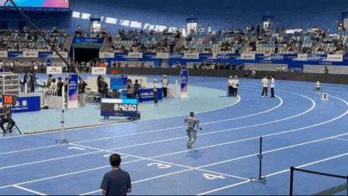 首届机器人运动会,是比谁摔得更有观众缘