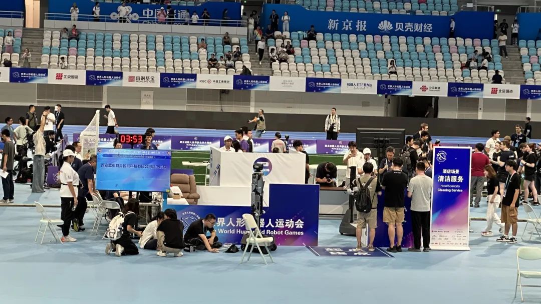 首届机器人运动会,是比谁摔得更有观众缘