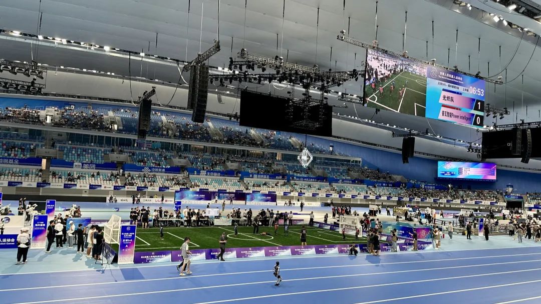 首届机器人运动会,是比谁摔得更有观众缘