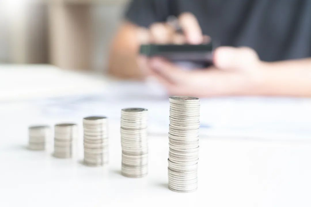 用AI炒股的年轻人,赚到钱了吗?