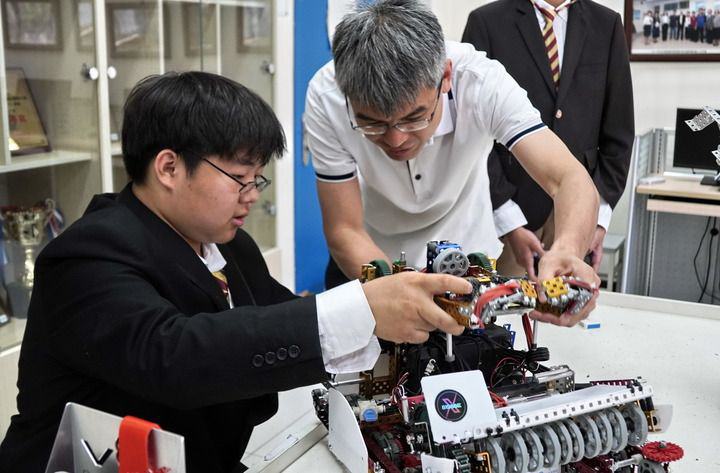 人工智能时代,教师专业发展面临哪些挑战?
