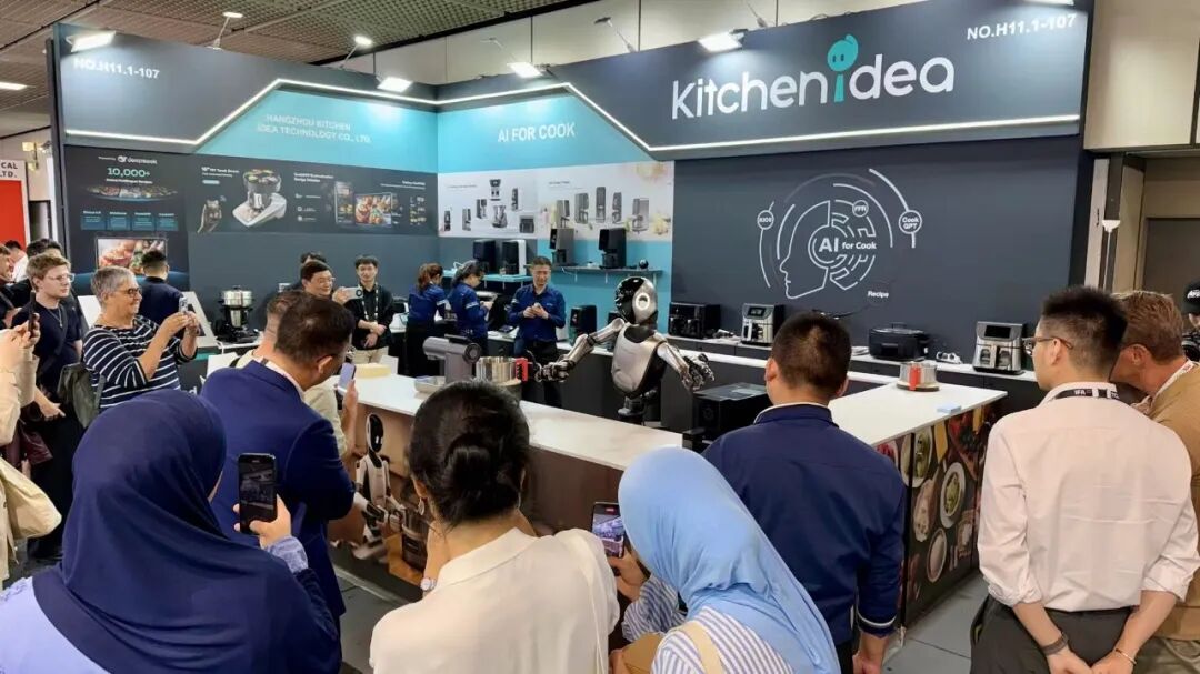 暴走IFA展会带来八大看点!宇树机器人表演秀翻老外,国产AI眼镜攻陷欧洲,“电动老头乐”也来了