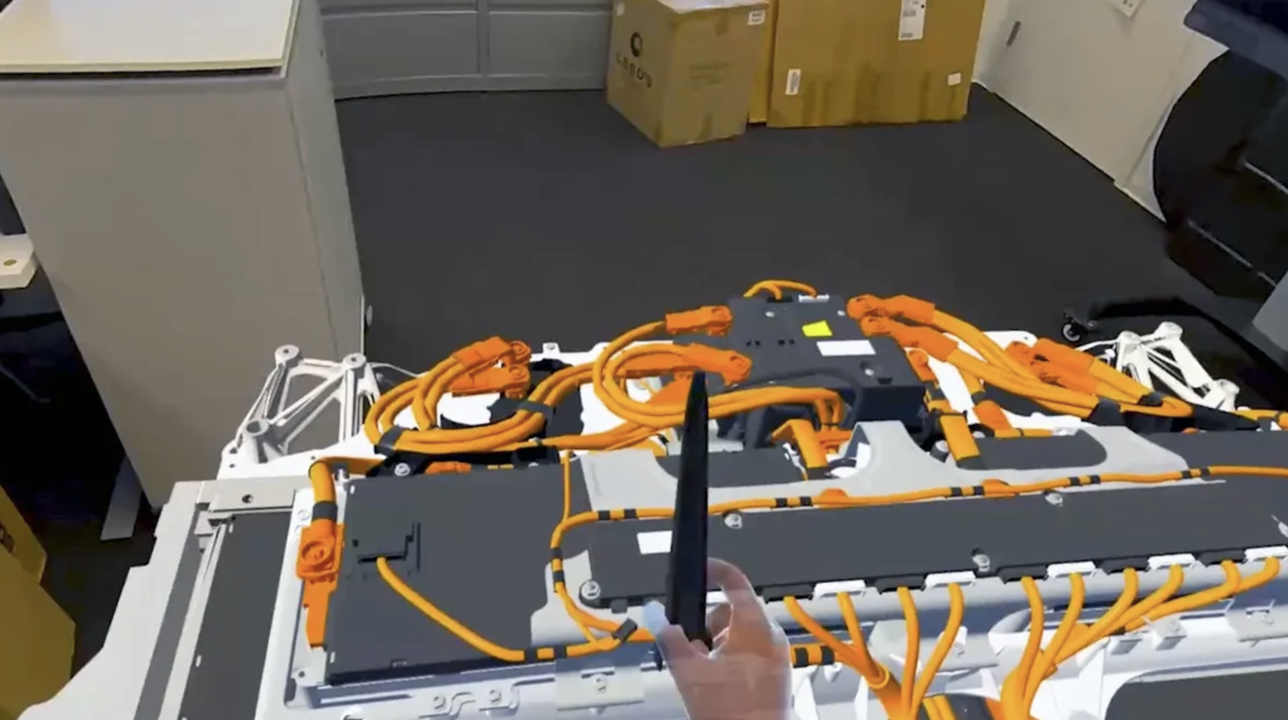 宝马为 Meta Quest 3 头显开发 Impossible Battery 教学软件,帮助技师入门新能源汽车电池维修