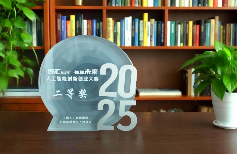 红熊AI一年强势崛起,横扫多项全国大奖