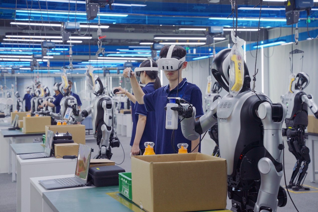 告别具身智能“数据荒”!北京万平人形机器人训练场启用,解决行业数据质量差、迁移难痛点