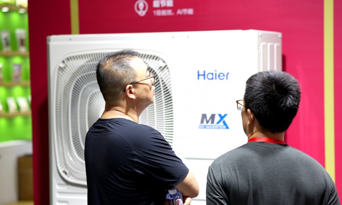 最懂火锅的空调!海尔首创自清洁技术,一键防油污