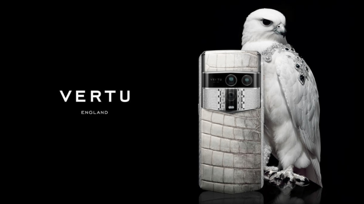 Vertu 纬图 Agent Q 旗舰手机发布:鳄鱼皮机身 + 瑞士铰链,内置智能体为您服务