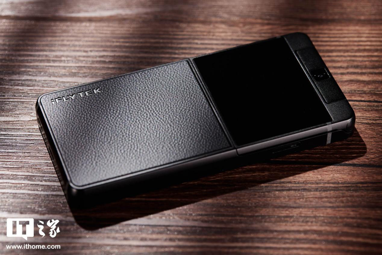 赠永久国际流量会员权益:讯飞双屏翻译机 4699 → 3538 元再降价