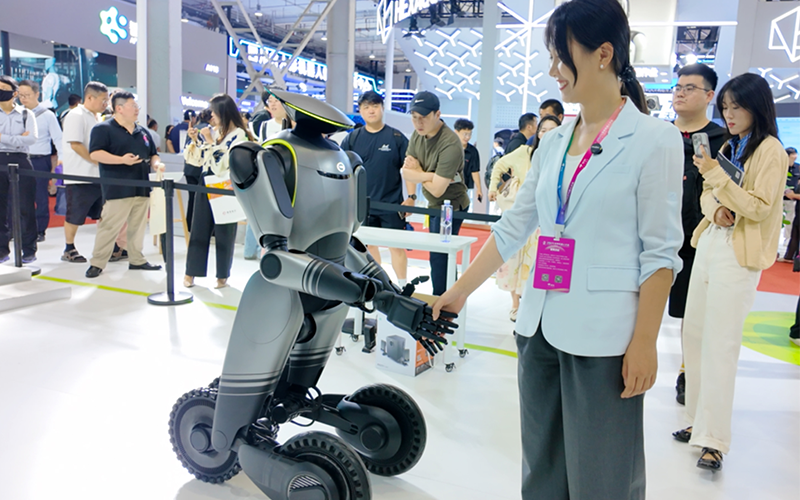 广汽第四代机器人 GoMate Mini 官宣,已在广州地铁参与安防、巡检等工作