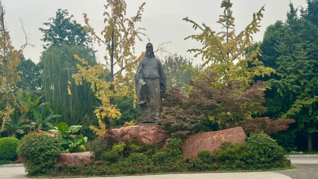 为什么学校现在必须要尽快制定人工智能战略?而一所人工智能就绪学校可能会是什么样子?迈克尔·霍恩如是说