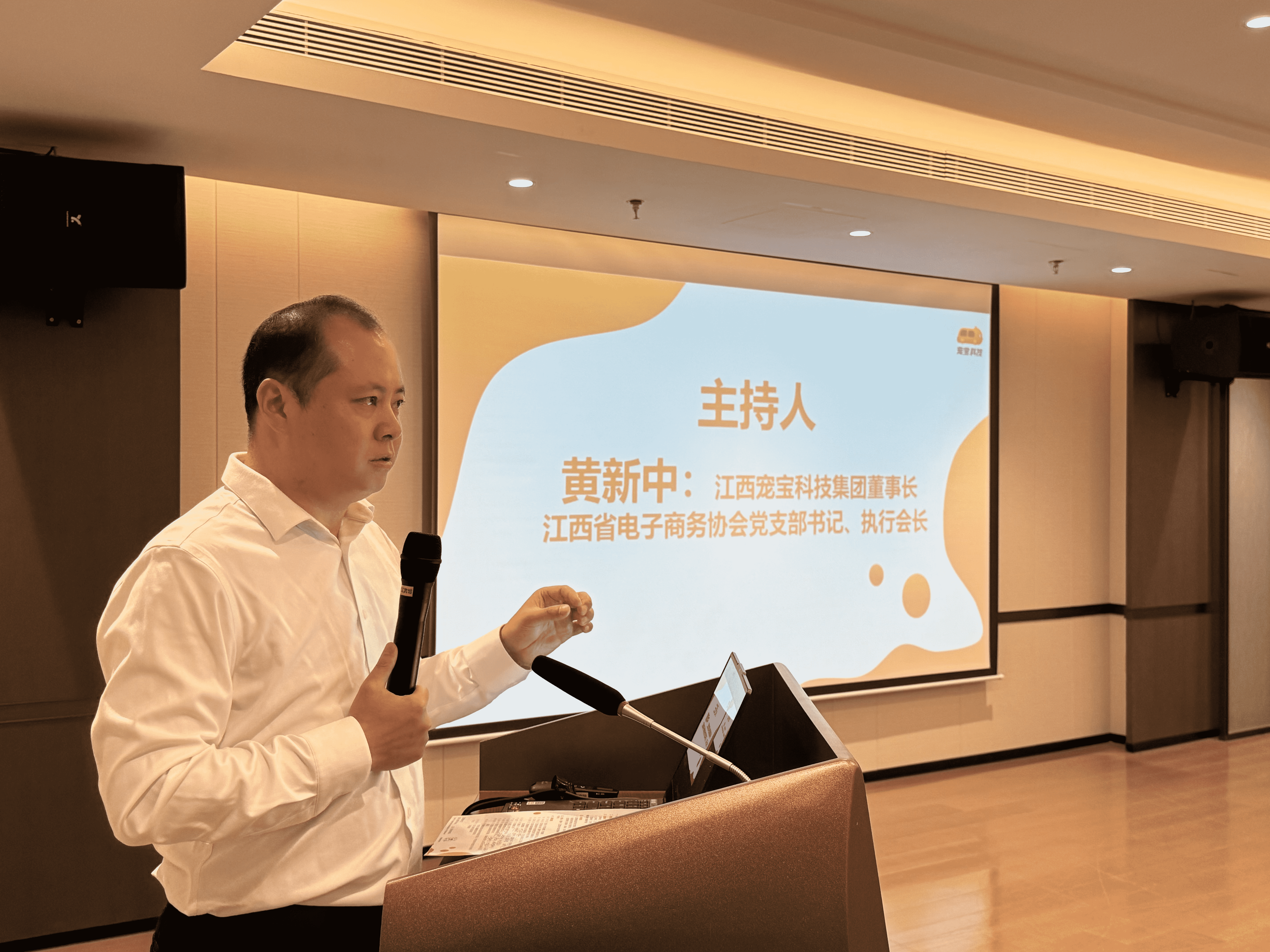 “出行神器”宠宝智能舱上市,引领宠物出行行业智慧升级