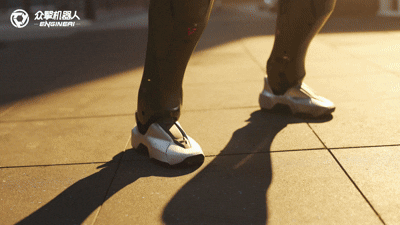 众擎 T800 人形机器人发布:18 万元起,行业首搭固态动力电池