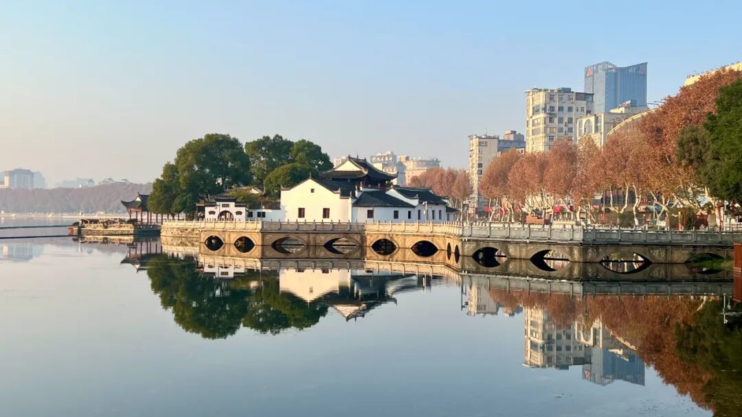 人工智能大潮涌动,中小学如何避免踩入过去几十年教育信息化发展的哪些坑?