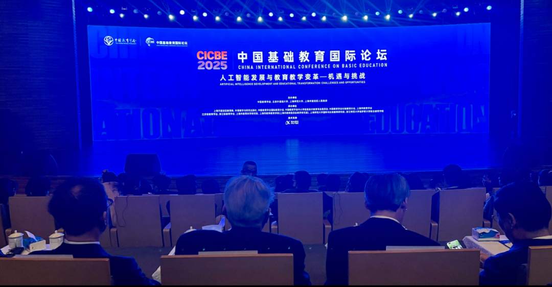 人工智能时代,我们如何通过对话学习?对话到底是什么?人与人之间的对话,同人与大语言模型之间的对话,又有哪些不同?