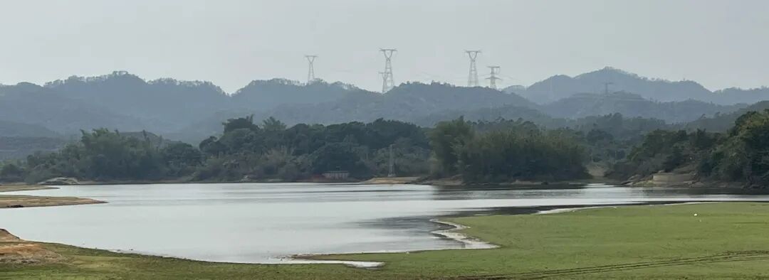 我们与AI的互动,可能会像过去人们写信、后来人们刷手机一样,成为一种深刻且持久的生活习惯,最终重塑我们作为“人”的社交方