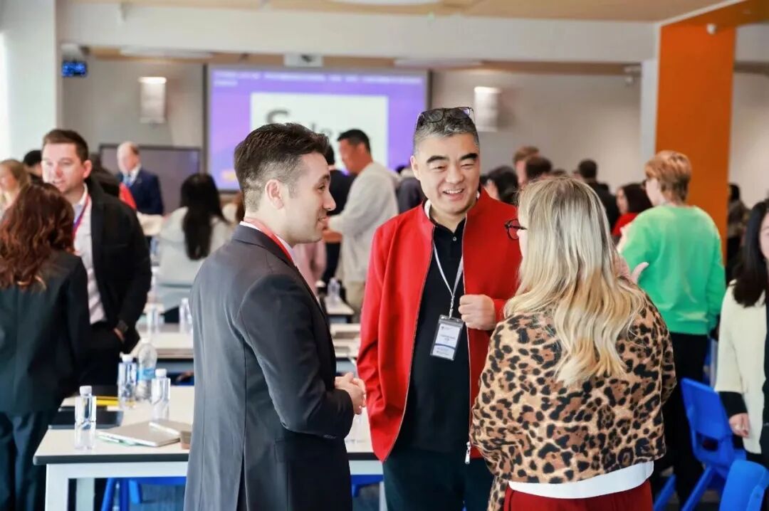 到 2025 年,人工智能的写作输出已超过人类的写作输出,而2025 年,则是人工智能“重写”人类历史的分水岭?