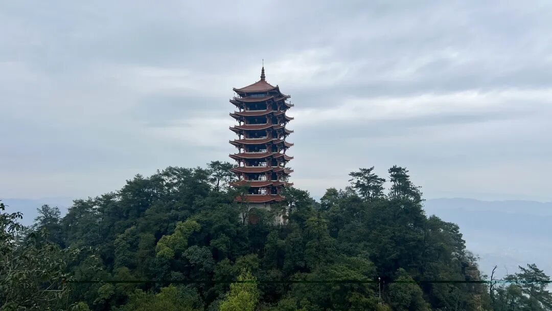 人工智能生成的内容主要推崇以教师为中心的课堂模式,学生自主选择、目标设定以及开展有意义对话的机会极为有限