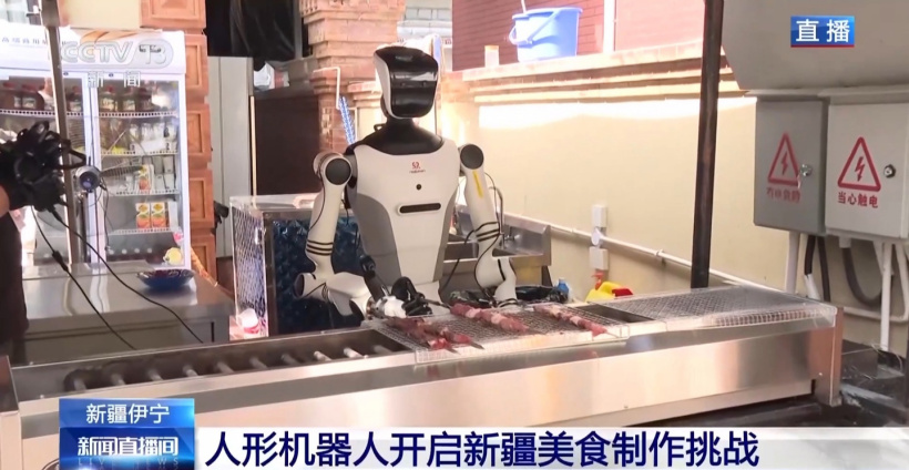 人形机器人挑战骑马射箭,还能制作新疆拉条子