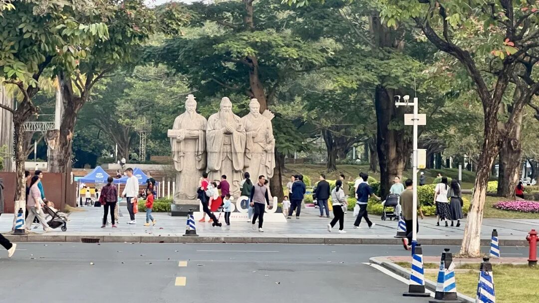 手机上瘾,这是真的吗?当我们在刷手机的时候,大脑到底发生了什么变化?这本书或许会给我们答案!