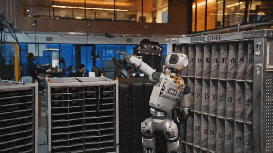 Atlas机器人越来越像人了,强化学习加持爬行、翻跟头、跳街舞,已安排进厂打工