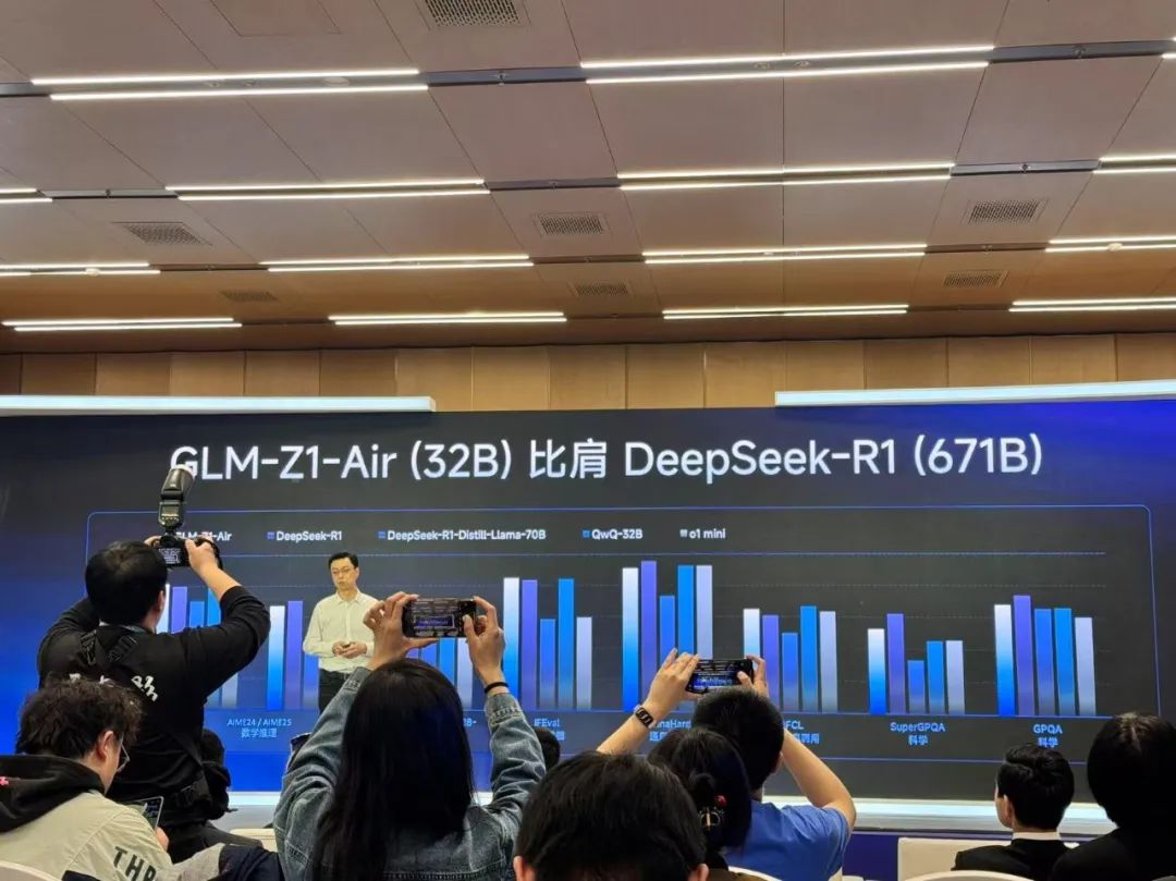 智谱发布AutoGLM沉思版，国产DeepResearch来了，人人皆免费。