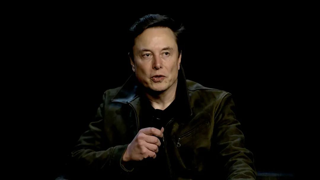 马斯克最贵 AI 首批实测炸了,Grok 4 一边封神一边翻车,网友:2 万块就这?