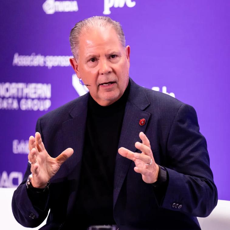 CEO一刀裁掉80%员工，只因他们“抗拒AI”？「大换血」两年后：公司年入破亿、4天就出成果