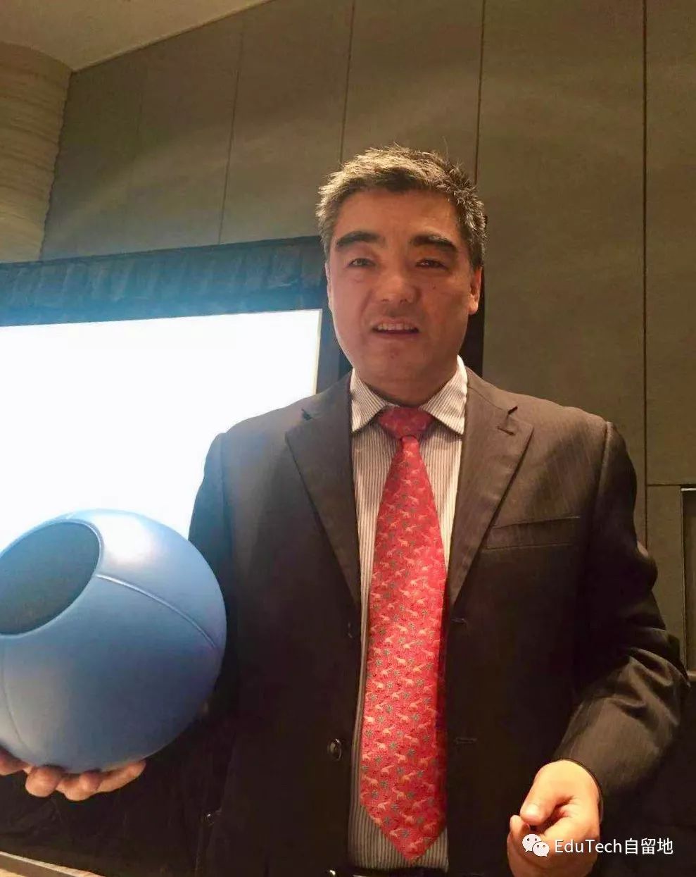 一种可扔来扔去的皮球麦克风