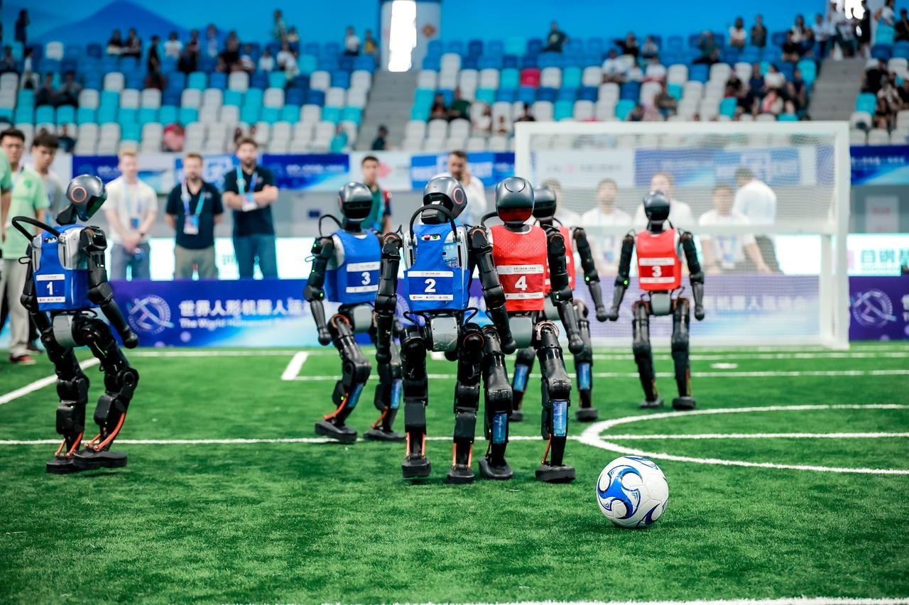 对话机器人公司“加速进化”：会踢足球，成家庭保姆还有多远？