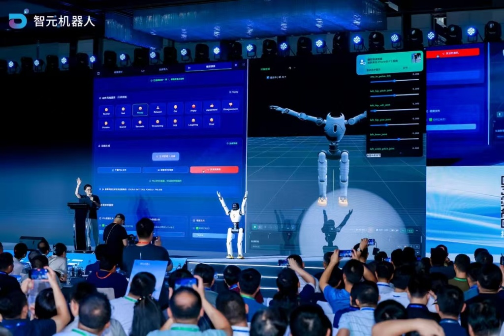 智元机器人高层集体亮相，逐条回应“技术路线、模型争议、商业如何落地”