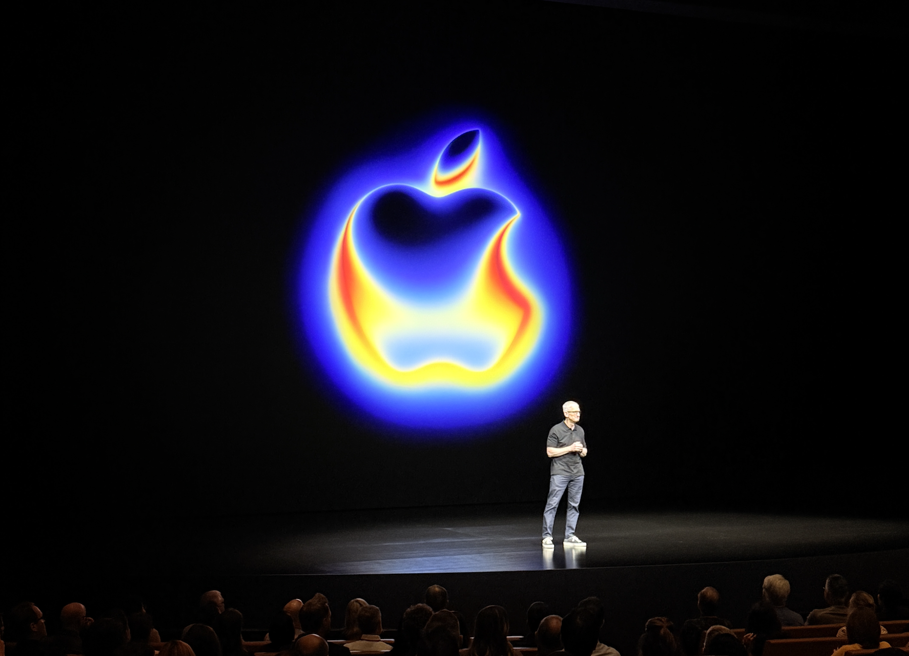 史上最薄iPhone来了，支持eSIM！苹果新机发布：这次大变样，加量不加价