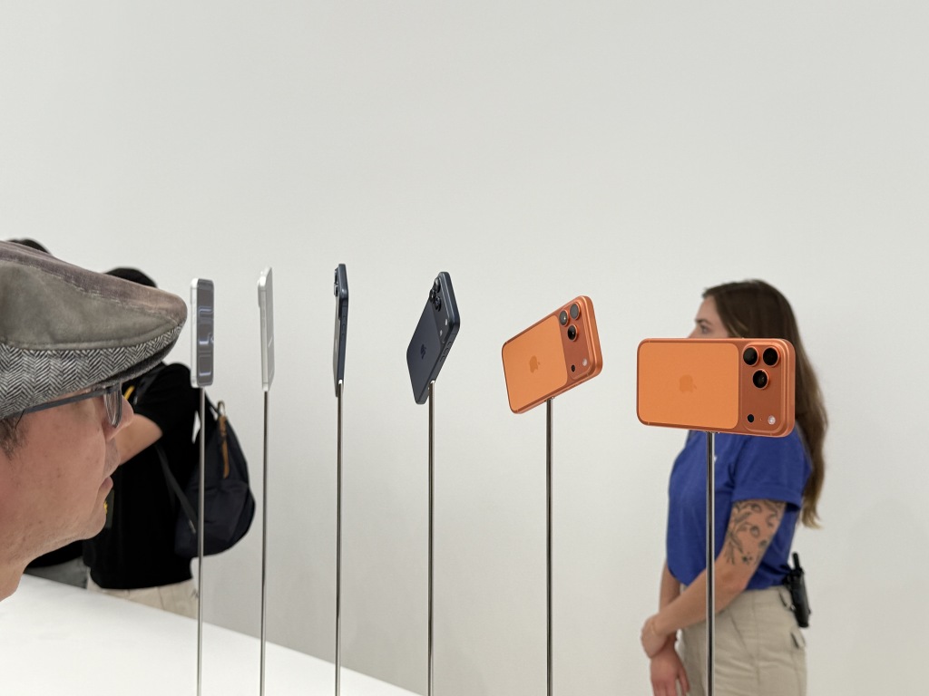 史上最薄iPhone来了，支持eSIM！苹果新机发布：这次大变样，加量不加价