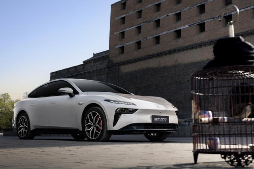 新手入门纯电轿跑必看!2025 款东风奕派 eπ007,高安全 + 高颜值双优