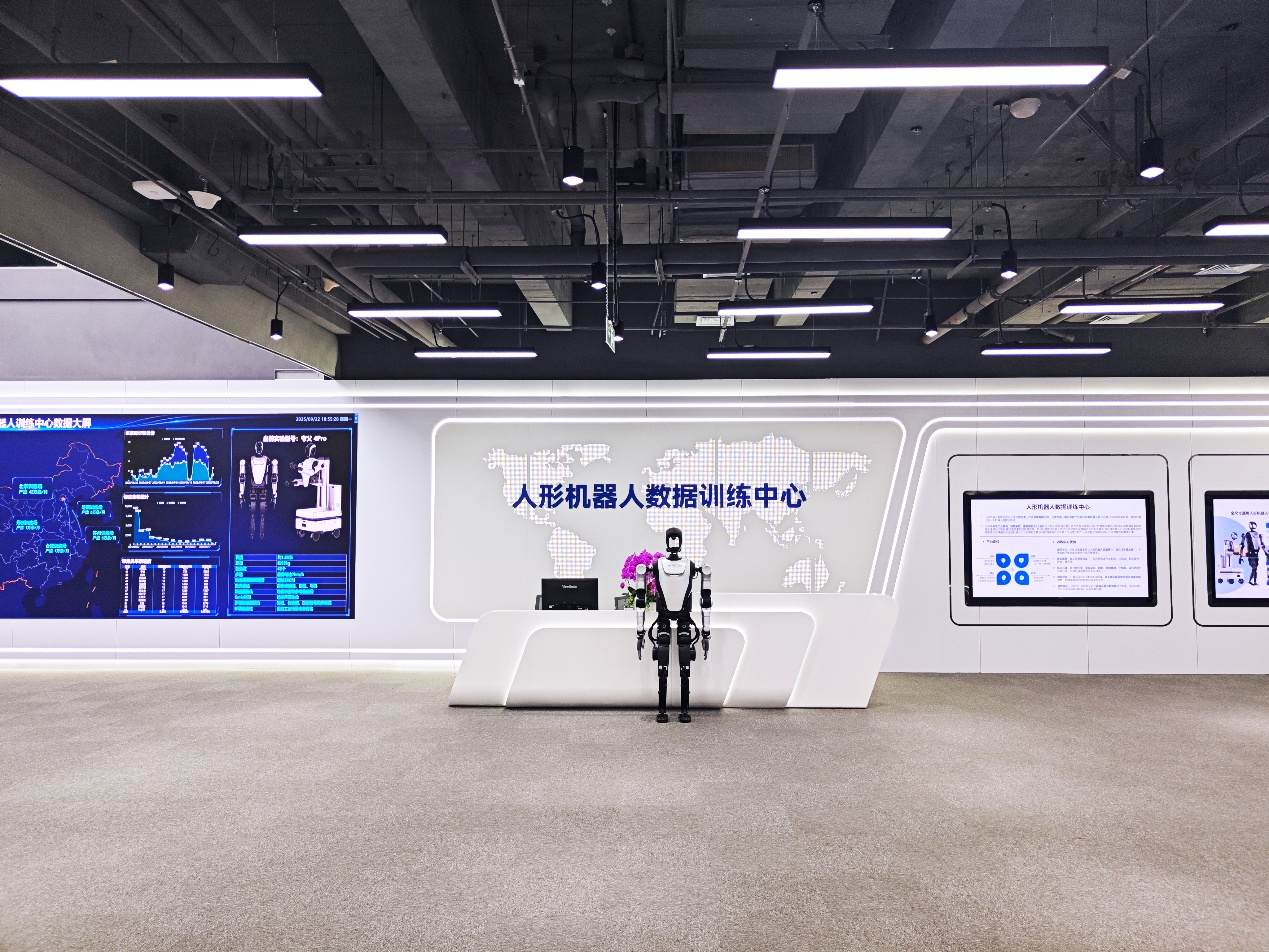 告别具身智能“数据荒”！北京万平人形机器人训练场启用，解决行业数据质量差、迁移难痛点