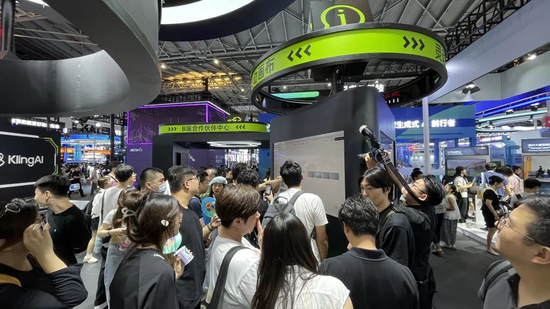 在AI工具间来回切换了1年后，可灵用一张画布终结了它。