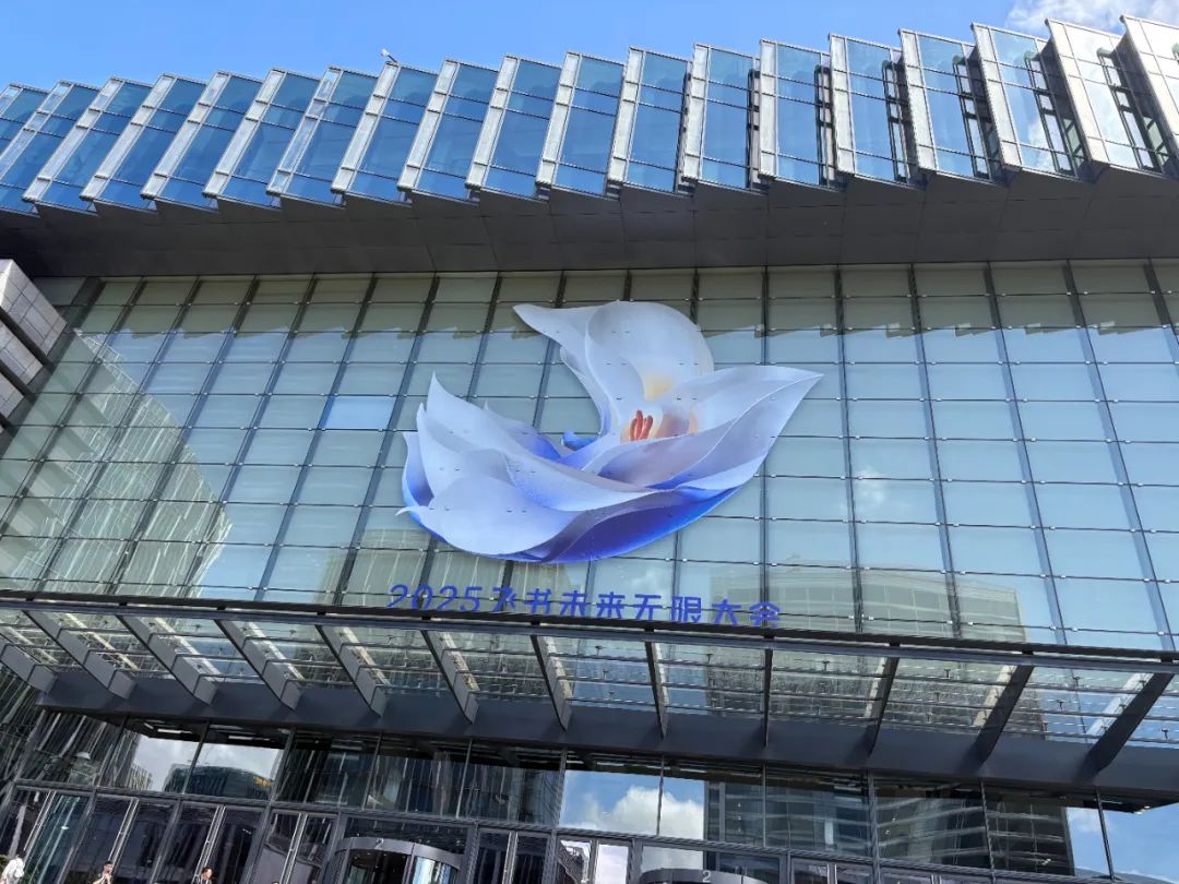 本来今天标题想炸裂一下，飞书没让我用，但确实很炸裂。