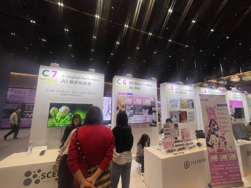 主打情绪价值，AI功能有限：智能硬件如何抓住用户核心需求