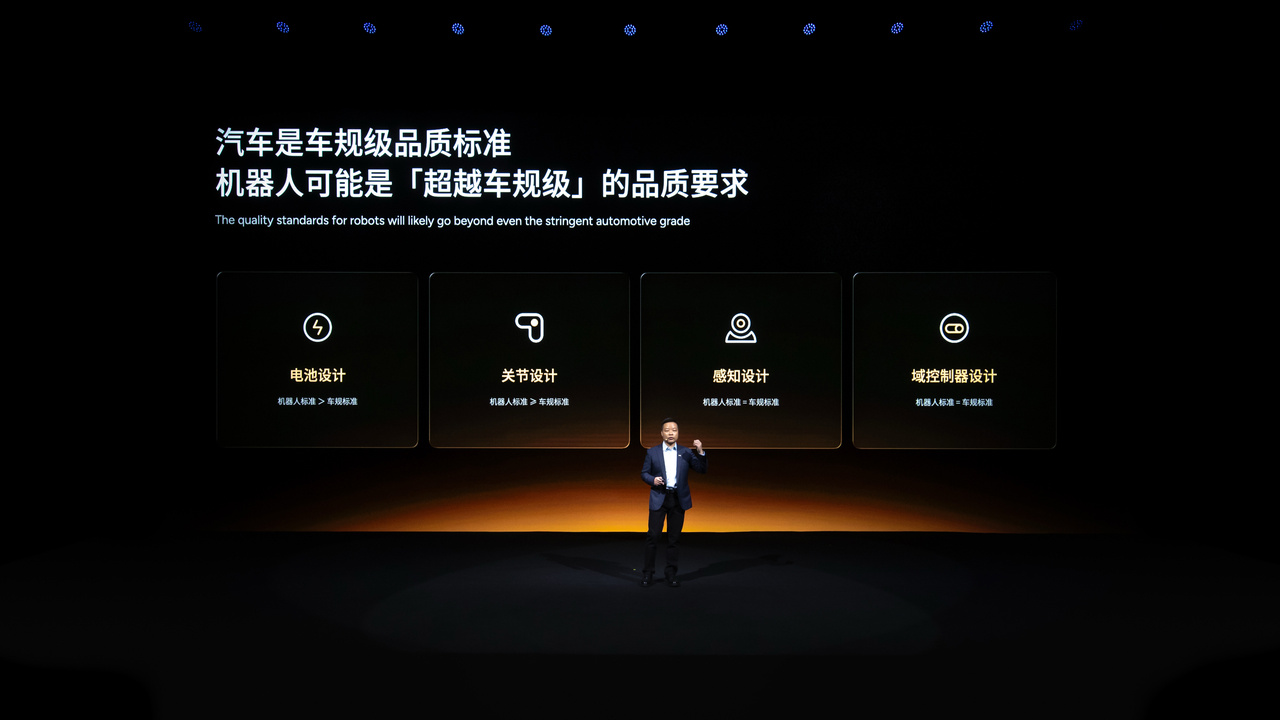 猫步走得像人一样、目标明年底量产，小鹏发布全新一代人形机器人 IRON