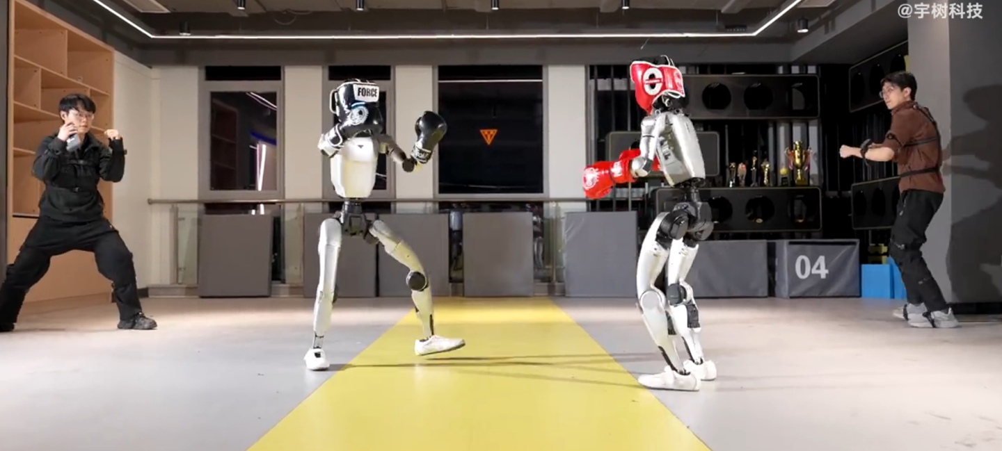 《铁甲钢拳》成真：宇树人形机器人“全身遥操作平台”发布，同步人类动作，能洗碗做家务